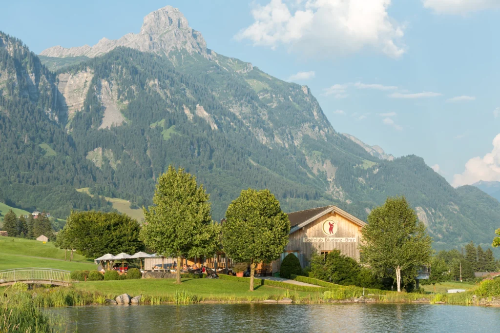 Clubhaus-Golfclub-Bludenz-Braz-©-Matthias-Rhomberg-Bildarchiv-Vorarlberg-Tourismus